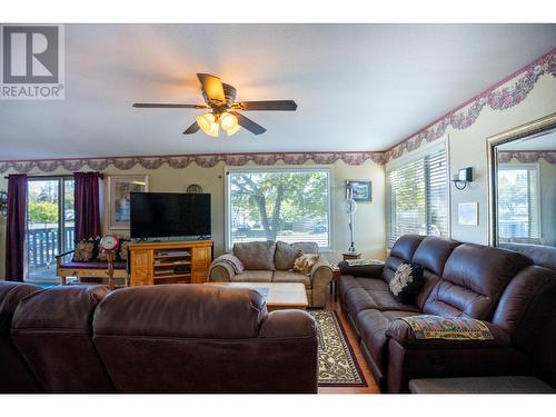 265 Nelson Avenue, Kamloops, BC - Indoor Photo Showing Living Room