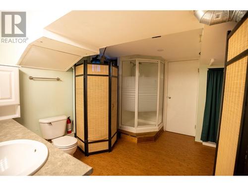 265 Nelson Avenue, Kamloops, BC - Indoor Photo Showing Bathroom