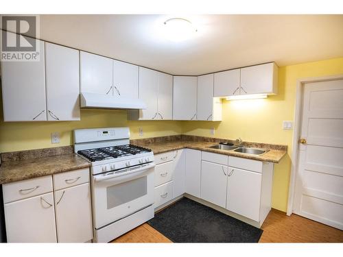 265 Nelson Avenue, Kamloops, BC - Indoor Photo Showing Kitchen With Double Sink