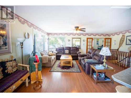 265 Nelson Avenue, Kamloops, BC - Indoor Photo Showing Living Room