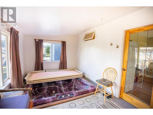 265 Nelson Avenue, Kamloops, BC - Indoor Photo Showing Bedroom