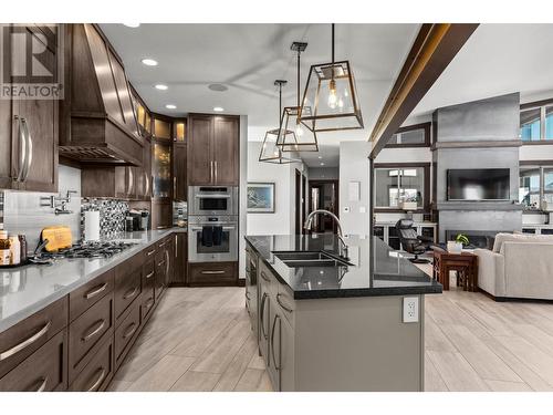 265 Holloway Drive, Kamloops, BC - Indoor Photo Showing Kitchen With Double Sink With Upgraded Kitchen