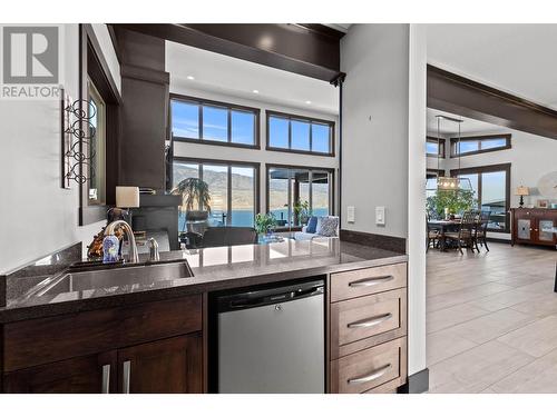 265 Holloway Drive, Kamloops, BC - Indoor Photo Showing Kitchen