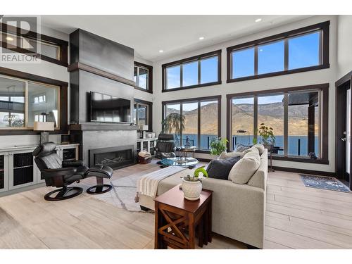 265 Holloway Drive, Kamloops, BC - Indoor Photo Showing Living Room With Fireplace