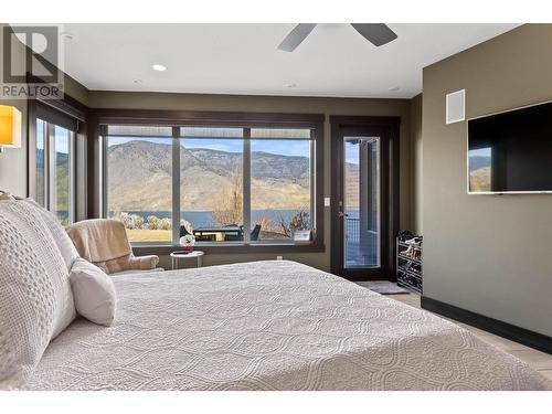 265 Holloway Drive, Kamloops, BC - Indoor Photo Showing Bedroom