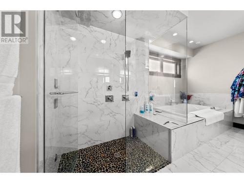 265 Holloway Drive, Kamloops, BC - Indoor Photo Showing Bathroom