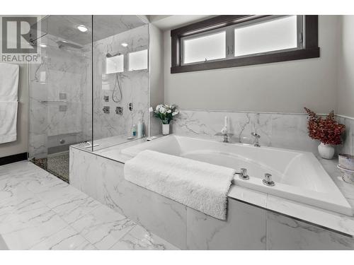 265 Holloway Drive, Kamloops, BC - Indoor Photo Showing Bathroom