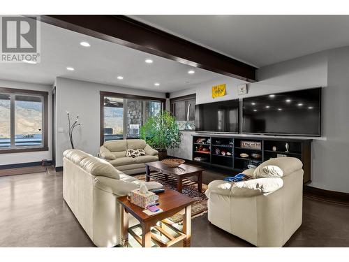 265 Holloway Drive, Kamloops, BC - Indoor Photo Showing Living Room