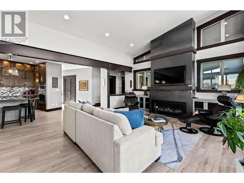 265 Holloway Drive, Kamloops, BC - Indoor Photo Showing Living Room With Fireplace