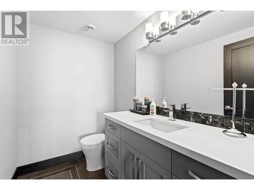 265 Holloway Drive, Kamloops, BC - Indoor Photo Showing Bathroom