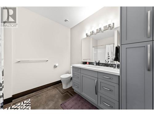 265 Holloway Drive, Kamloops, BC - Indoor Photo Showing Bathroom