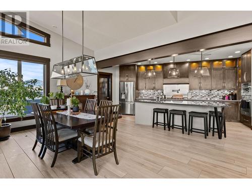 265 Holloway Drive, Kamloops, BC - Indoor Photo Showing Dining Room