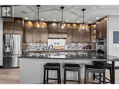 265 Holloway Drive, Kamloops, BC - Indoor Photo Showing Kitchen With Upgraded Kitchen