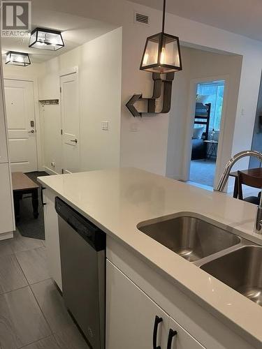 1240 Alpine Road Unit# 24, Kamloops, BC - Indoor Photo Showing Kitchen With Double Sink