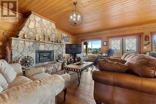 8510 Tranquille Criss Crk Road, Kamloops, BC - Indoor Photo Showing Living Room With Fireplace