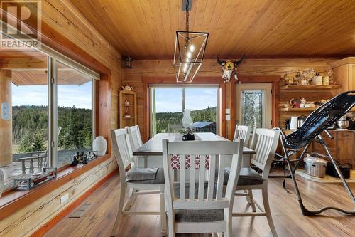 8510 Tranquille Criss Crk Road, Kamloops, BC - Indoor Photo Showing Dining Room