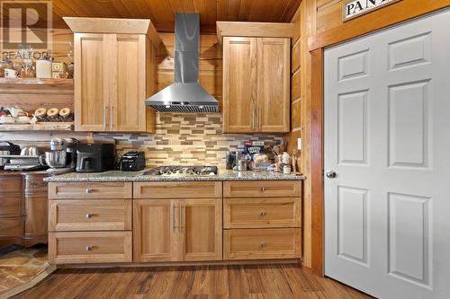 8510 Tranquille Criss Crk Road, Kamloops, BC - Indoor Photo Showing Kitchen