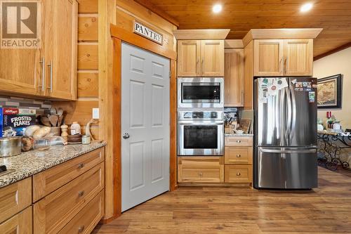 8510 Tranquille Criss Crk Road, Kamloops, BC - Indoor Photo Showing Kitchen