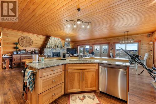 8510 Tranquille Criss Crk Road, Kamloops, BC - Indoor Photo Showing Kitchen