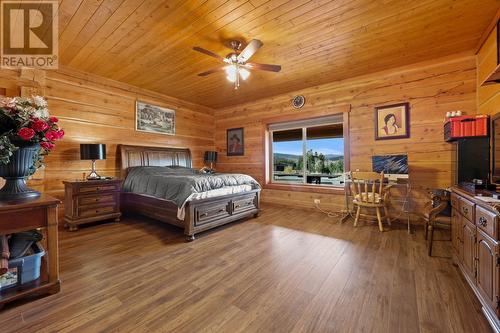 8510 Tranquille Criss Crk Road, Kamloops, BC - Indoor Photo Showing Bedroom