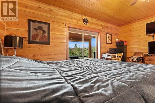 8510 Tranquille Criss Crk Road, Kamloops, BC - Indoor Photo Showing Bedroom