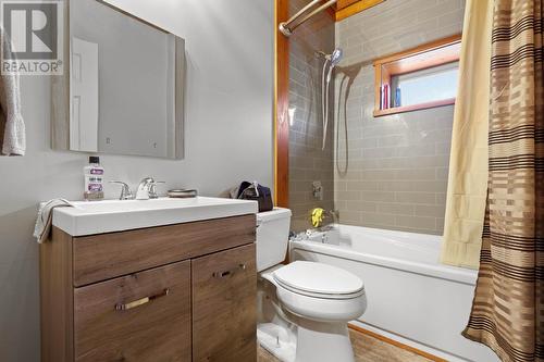 8510 Tranquille Criss Crk Road, Kamloops, BC - Indoor Photo Showing Bathroom