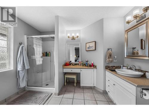 3568 Navatanee Drive, Kamloops, BC - Indoor Photo Showing Bathroom