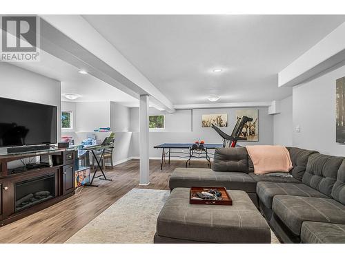 3568 Navatanee Drive, Kamloops, BC - Indoor Photo Showing Living Room