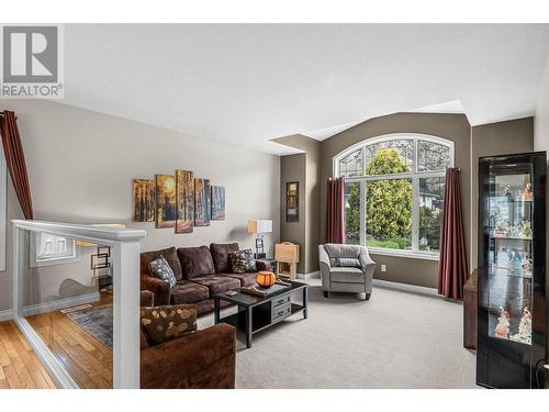 3568 Navatanee Drive, Kamloops, BC - Indoor Photo Showing Living Room