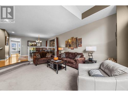 3568 Navatanee Drive, Kamloops, BC - Indoor Photo Showing Living Room