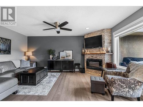 3568 Navatanee Drive, Kamloops, BC - Indoor Photo Showing Living Room With Fireplace