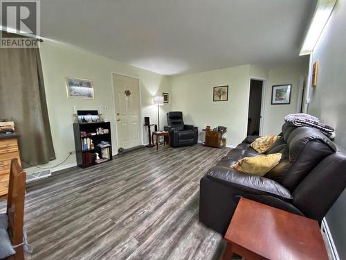 580 Station Road, Barriere, BC - Indoor Photo Showing Living Room