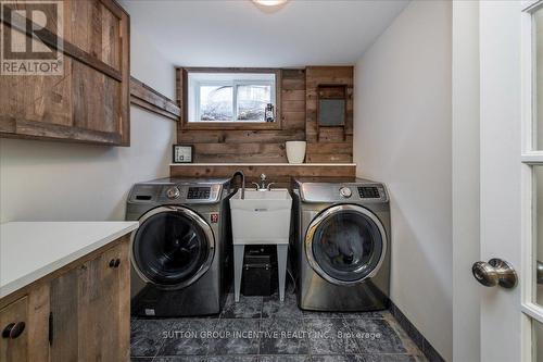 2084 Sunnidale Road, Springwater, ON - Indoor Photo Showing Laundry Room