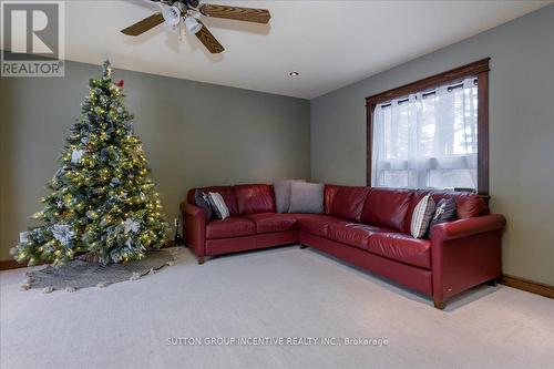 2084 Sunnidale Road, Springwater, ON - Indoor Photo Showing Living Room