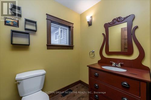 2084 Sunnidale Road, Springwater, ON - Indoor Photo Showing Bathroom