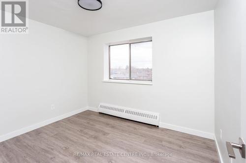 207 - 371 Lakeshore Road W, Mississauga, ON - Indoor Photo Showing Other Room