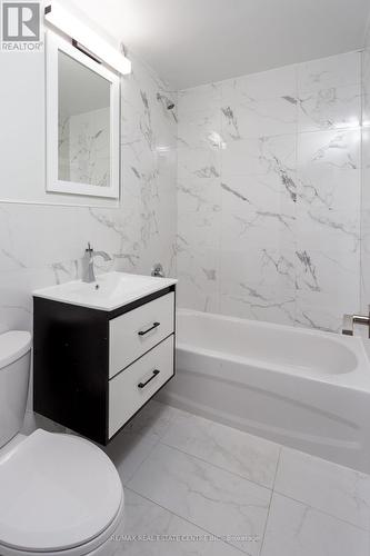 207 - 371 Lakeshore Road W, Mississauga, ON - Indoor Photo Showing Bathroom