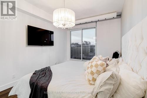 503 - 588 Annette Street, Toronto, ON - Indoor Photo Showing Bedroom