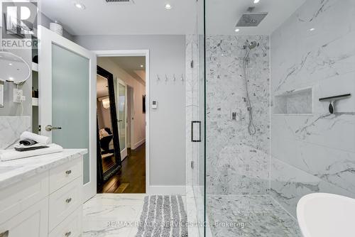 503 - 588 Annette Street, Toronto, ON - Indoor Photo Showing Bathroom