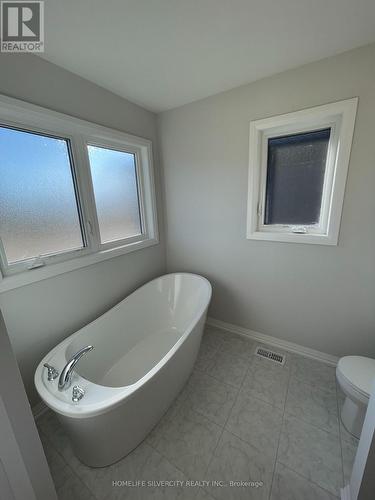 64 Marie Street, Pelham, ON - Indoor Photo Showing Bathroom