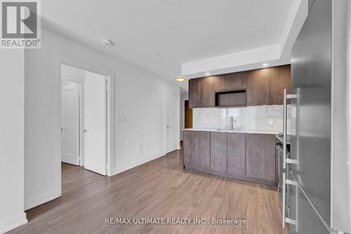 1006 - 225 Village Green Square, Toronto, ON - Indoor Photo Showing Kitchen