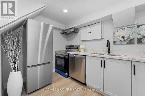 Bsmt - 101 Crone Court, Newmarket, ON - Indoor Photo Showing Kitchen