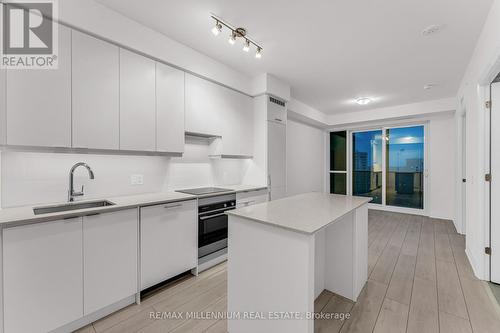 1203 - 30 Elm Drive, Mississauga, ON - Indoor Photo Showing Kitchen