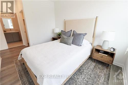 301 - 4840 Bank Street, Ottawa, ON - Indoor Photo Showing Bedroom