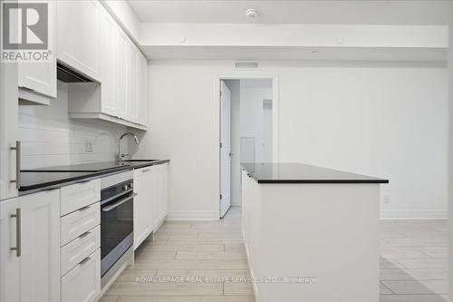 1608 - 30 Elm Drive W, Mississauga, ON - Indoor Photo Showing Kitchen