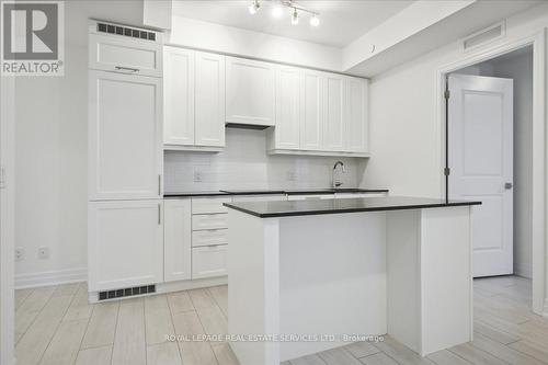 1608 - 30 Elm Drive W, Mississauga, ON - Indoor Photo Showing Kitchen