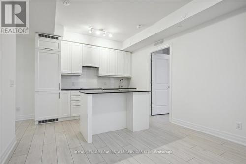 1608 - 30 Elm Drive W, Mississauga, ON - Indoor Photo Showing Kitchen