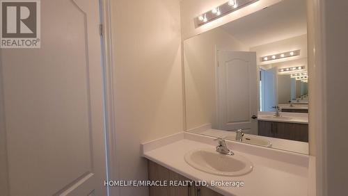 2074 Hallandale Street, Oshawa, ON - Indoor Photo Showing Bathroom