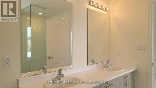 2074 Hallandale Street, Oshawa, ON - Indoor Photo Showing Bathroom