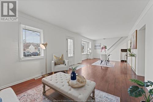 1828 Olive Road, Windsor, ON - Indoor Photo Showing Living Room